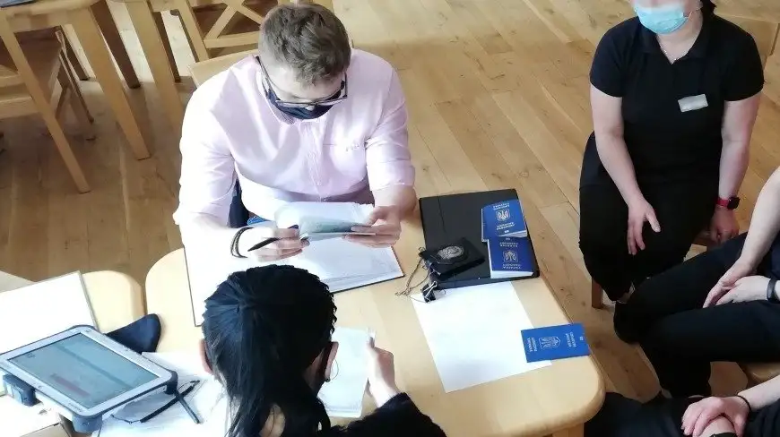 Obcokrajowcy pracujący na Mazurach. Jak ich legalnie zatrudniać?