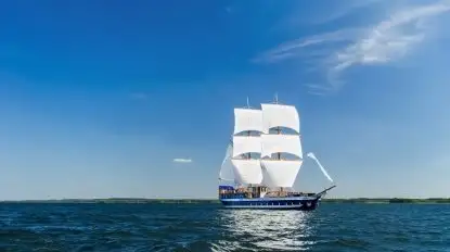 Żaglowcem po mazurskich jeziorach. Zobacz to na filmie!