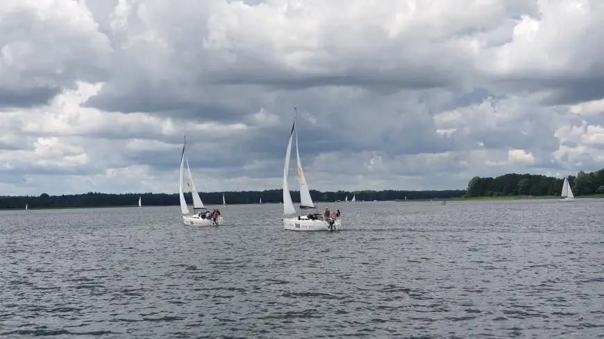 Kolejny socjoterapeutyczny rejs po Mazurach. Zabrali na mazurskie jeziora 30 dzieci