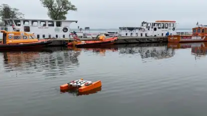 Specjalistyczny dron będzie monitorował stan czystości wód mazurskich jezior