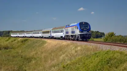 Nowe połączenie kolejowe z Warszawy do Giżycka – wygodna podróż na Mazury