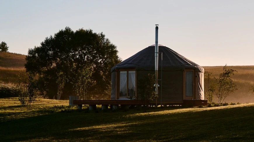 Nietypowe miejsca na Mazurach. Co powiecie na noclegi w jurtach?