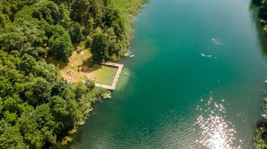 Jezioro Łęsk na Mazurach.