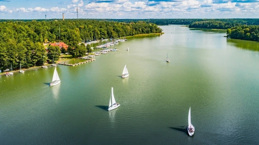 Jezioro Nidzkie na Mazurach.
