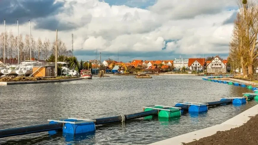 Intensywne opady deszczu na Mazurach. IMGW ostrzega przed wzrostami poziomu rzek