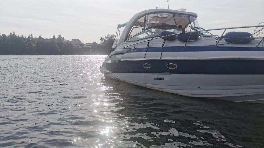 Niebezpieczne zdarzenie na Jeziorze Tałty. Policyjni wodniacy z Mikołajek ruszyli z pomocą