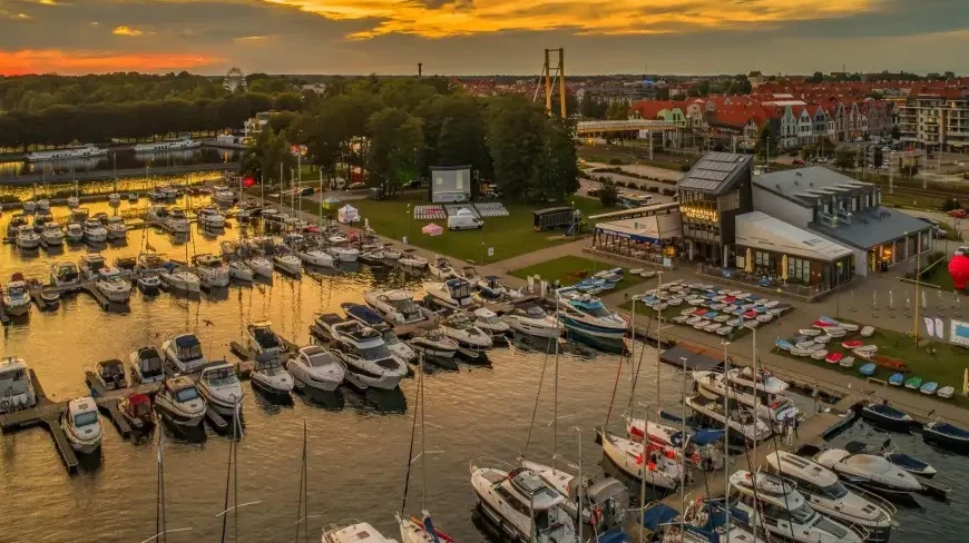 Ekologiczna akcja sprzątania portu Ekomarina Giżycko na Mazurach