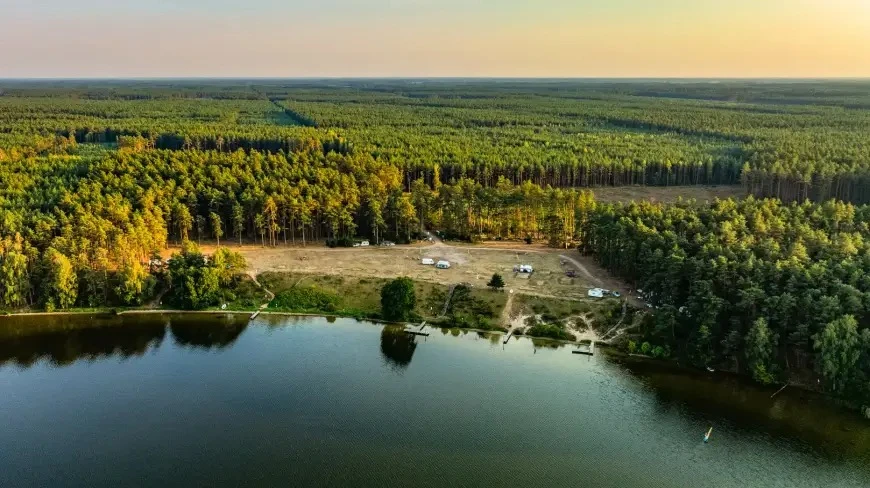 Odkryj tajemniczą stronę Mazur. Dlaczego warto odwiedzić Puszczę Piską?