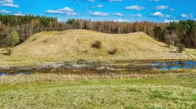 Milczące strażnice Galindii. Tajemnica grodziska w Jeziorku na Mazurach