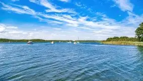 Wąskie żeglarskie gardło na Mazurach, jezioro Kirsajty - zdjęcie 18