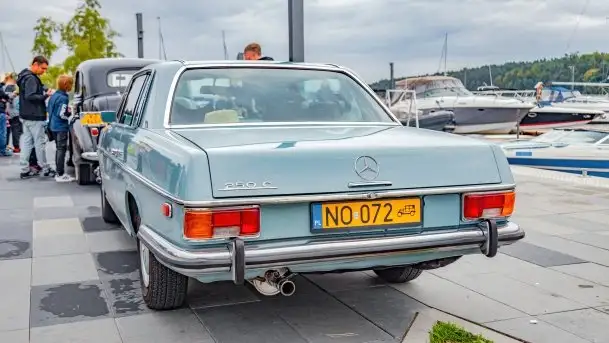 Zlot zabytkowych aut przy restauracji Nóż w wodzie w Mikołajkach - zdjęcie 5