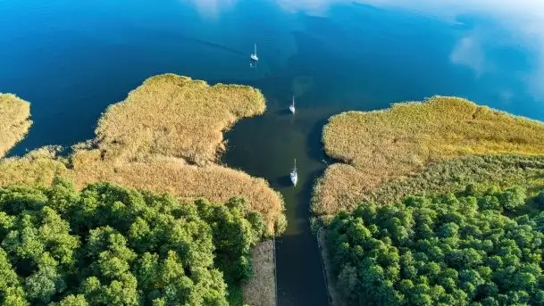 Północna, wrześniowa część Mazur ze Sztynortem w tle