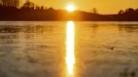 Zachód słońca nad grodziskiem Święta Góra i jeziorem Wojnowo, luty 2022 r. - zdjęcie 37