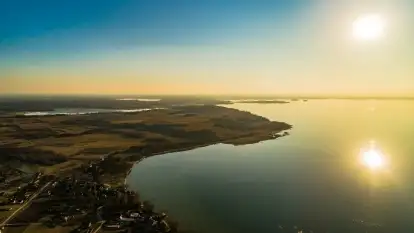 Jezioro Śniardwy i Nowe Guty na ujęciach z drona