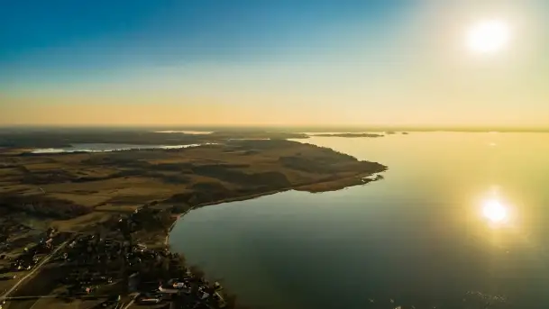 Jezioro Śniardwy i Nowe Guty na ujęciach z drona