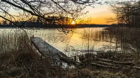 Wschód słońca przy wyspie Wydmińskiej, kwiecień 2022 r. - zdjęcie 9