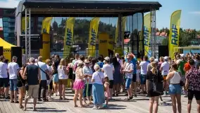 Fotorelacja z muzycznego i sportowego rozpoczęcia wakacji w Mikołajkach - zdjęcie 1