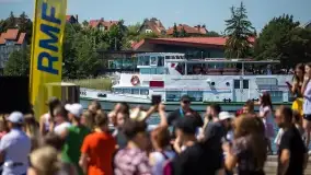 Fotorelacja z muzycznego i sportowego rozpoczęcia wakacji w Mikołajkach - zdjęcie 3