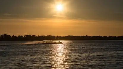 Zachód słońca nad jeziorem Przystań, czerwiec 2022