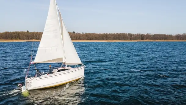 Sasanka Viva 700 dzielnie żegluje po jeziorze Dargin - zdjęcie 7