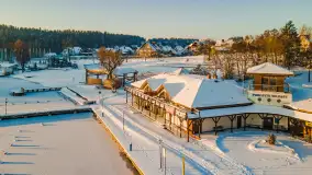 Zimowy wschód słońca w PTTK Wilkasy nad jeziorem Niegocin - zdjęcie 2