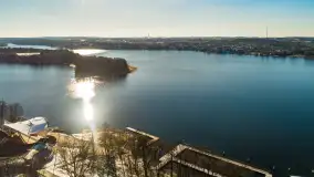 Zimowe Mrągowo, nad jeziorem Czos, okolice amfiteatru z drona - zdjęcie 33