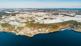 Zimowe Mrągowo, nad jeziorem Czos, okolice amfiteatru z drona - zdjęcie 6