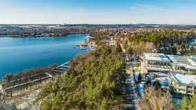 Zimowe Mrągowo, nad jeziorem Czos, okolice amfiteatru z drona - zdjęcie 24