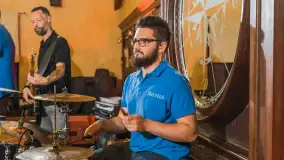 Grają na Mazurach, Shantaż w tawernie Albatros - zdjęcie 5