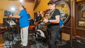 Grają na Mazurach, Shantaż w tawernie Albatros - zdjęcie 13