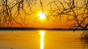 Zachód słońca w Pierkunowie, jezioro Kisajno, kwiecień 2023 r. - zdjęcie 3