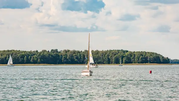 Oldtimery w Strandzie i na jeziorze Kisajno, sierpień 2023 r. - zdjęcie 9