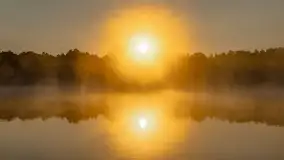 Wrześniowy i mglisty wschód słońca nad jeziorem Mój - zdjęcie 11