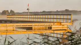 Wrześniowy i mglisty wschód słońca nad jeziorem Mój - zdjęcie 52