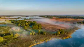 Wrześniowy i mglisty wschód słońca nad jeziorem Mój - zdjęcie 10