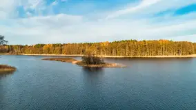 Kisajno, Piękna Góra i Łabędzi Ostrów w jesiennych kolorach z lotu ptaka - zdjęcie 24