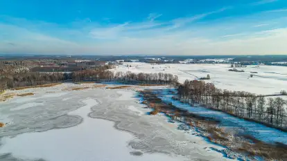Dziewiszewo i jezioro Dziewiszewskie z lotu ptaka, styczeń 2024 r.