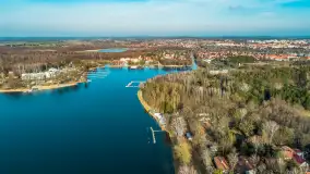 Mazury z drona przy jeziorze Kisajno, luty 2024 r. - zdjęcie 2