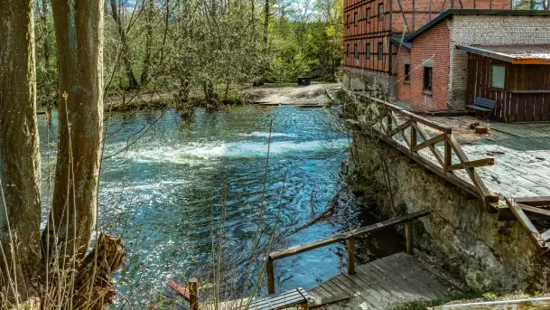 Zabytkowy młyn wodny przy Krutyni, kwiecień 2024 r. - zdjęcie 8