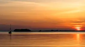 Zachód słońca nad jeziorem Dargin z komarami w planie - zdjęcie 14