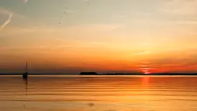 Zachód słońca nad jeziorem Dargin z komarami w planie - zdjęcie 11