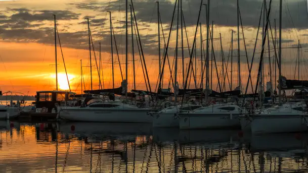 Wschód słońca nad jeziorem Niegocin, AZS Wilkasy, maj 2024 r.