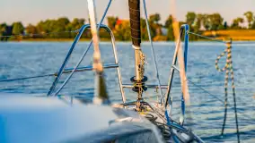 Zachód słońca nad jeziorem Ryńskim z pokładu żaglówki, czerwiec 2024 r. - zdjęcie 5