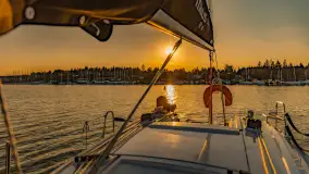 Zachód słońca nad jeziorem Ryńskim z pokładu żaglówki, czerwiec 2024 r. - zdjęcie 1