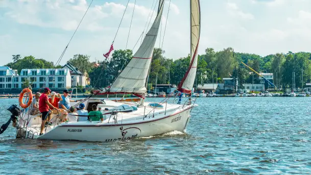 Żeglarska przygoda i rozwój emocjonalny: Unikalne obozy Ważka.net dla młodzieży - zdjęcie 9