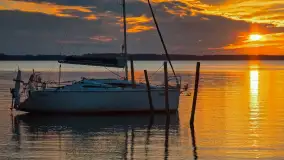 Zachód słońca nad jeziorem Dargin, port Dziki Harsz - zdjęcie 2