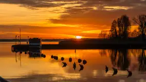 Wschód słońca nad jeziorem Niegocin w Wilkasach, grudzień 2024 r. - zdjęcie 10