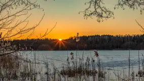 Zachód słońca nad jeziorem Skarż Wielki, luty 2025 r. - zdjęcie 12