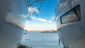 Niedzielne, zimowe popołudnie w Wilkasach nad Niegocinem, luty 2025 r. - zdjęcie 44