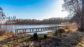 Przedwiośnie na przystani Leśny Zakątek, jezioro Mamry, marzec 2025 r. - zdjęcie 1